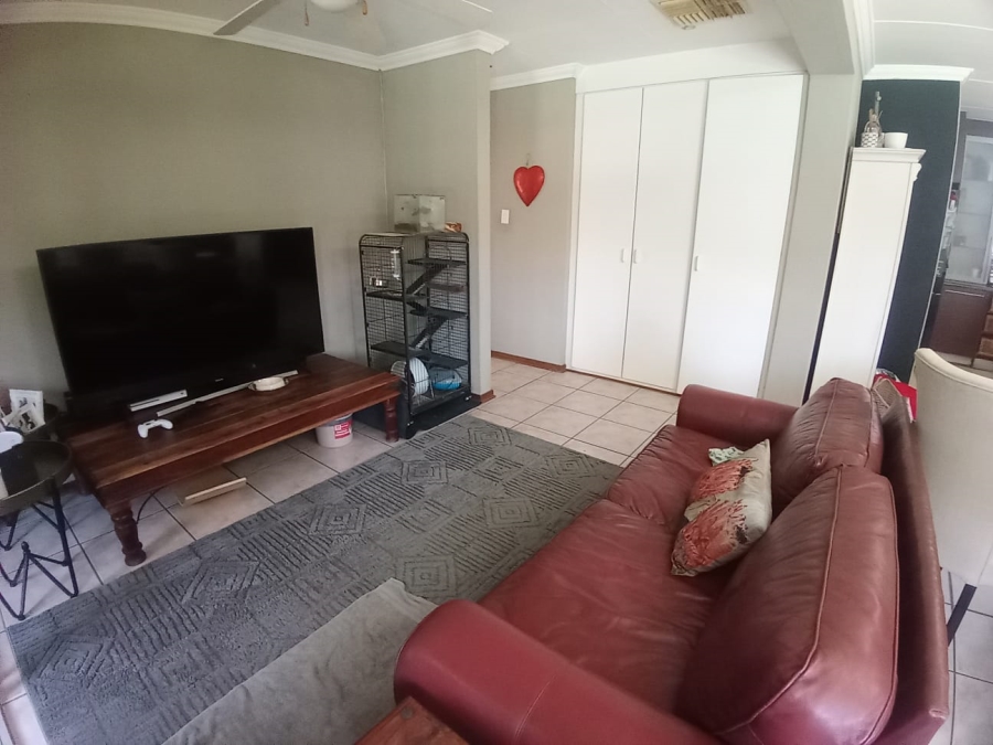 To Let 4 Bedroom Property for Rent in Geelhoutpark North West